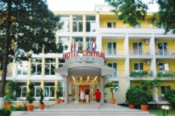 Funcţionărimea venită să se şcolească la mare, în Mamaia, a făcut toxiinfecţie alimentară